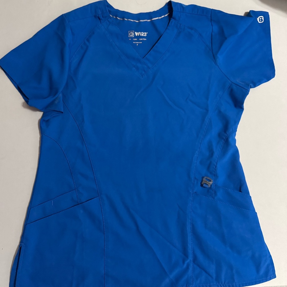 Wonder wink scrub top